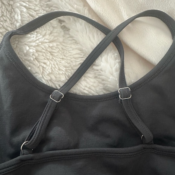 Grey sports bra 
Excellent condition 
Size small
#activewear #alo #lululemon - Picture 4 of 4